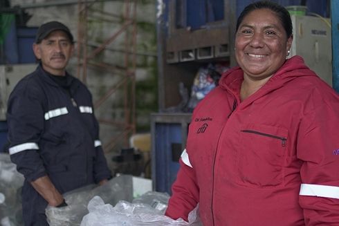 Latitud R-Initiative-Woman-Ecuador-Recycle-IDB