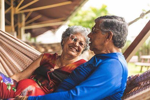 A senior couple smiling. Health - Inter-American Development Bank - IDB