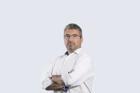 Pablo Valenti portrait crossing his arms - Inter American Development Bank - IDB Modernization of the State