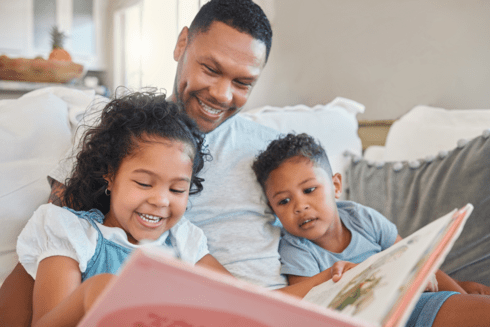 A parent smiling with kids - IDB Cares - Inter American Development Bank - IDB