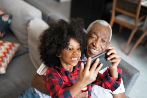 Grandpa with a child - Projects - Inter American Development Bank - IDB