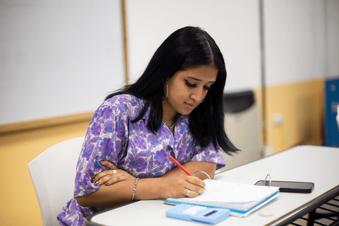 Woman writing on a notebook - Inter American Development Bank - IDB Education