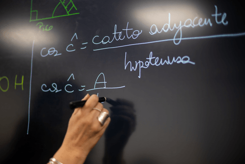 Hand with marker writing on a board - Inter American Development Bank - IDB Education