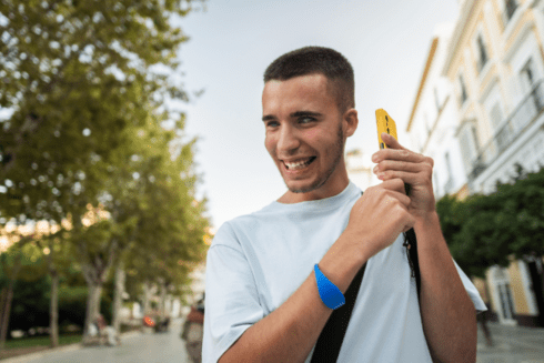 Young men smilling on the street - Inclusion of people with disabilities - Inter American Development Bank - IDB