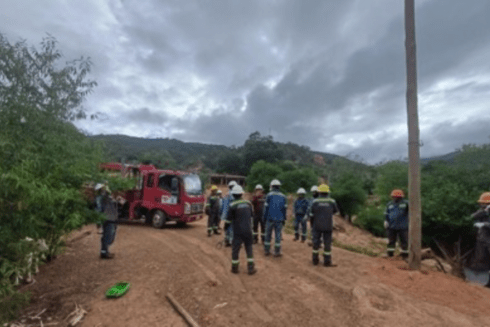 Workers on a road - IDB and Korea - Inter American Development Bank - IDB