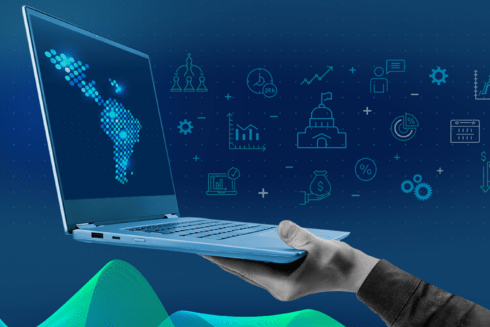 Laptop holding by a hand - BIDAcademy - Inter American Development Bank - IDB