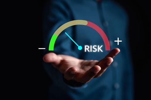 Hand with a risk graphic - Tools Risk - Inter American Development Bank - IDB