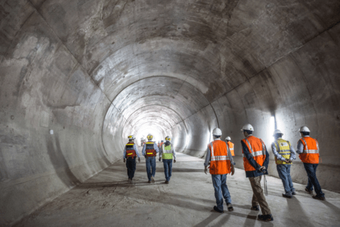 Construction workers working inside a tunnel - Inter American Development Bank - IDB Invest