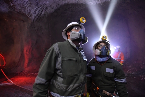 Two persons looking to a mine - LAC Minerals- Inter American Development Bank - IDB