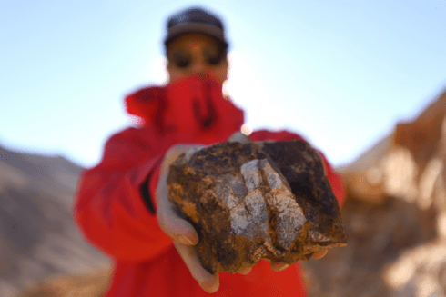 Man holding a mineral - IDB LAC Minerals - Inter American Development Bank - IDB