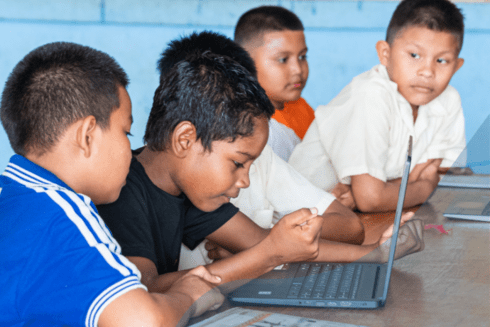 Children studying in a laptop - Education - Inter American Development Bank - IDB