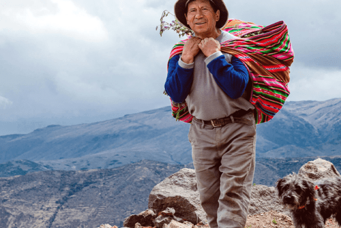 Man holding a bag in their back - PH4H - Inter American Development Bank - IDB