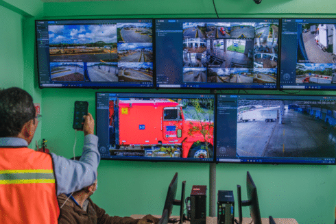 Digital monitoring center displaying real-time operational and security information IDB