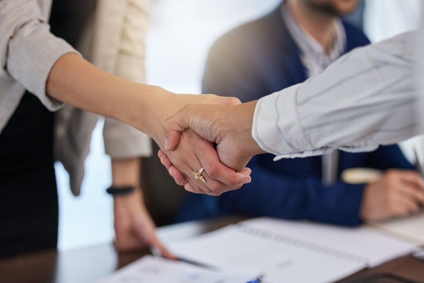Two people shaking hands - Inter American Development Bank - IDB Biodiversity