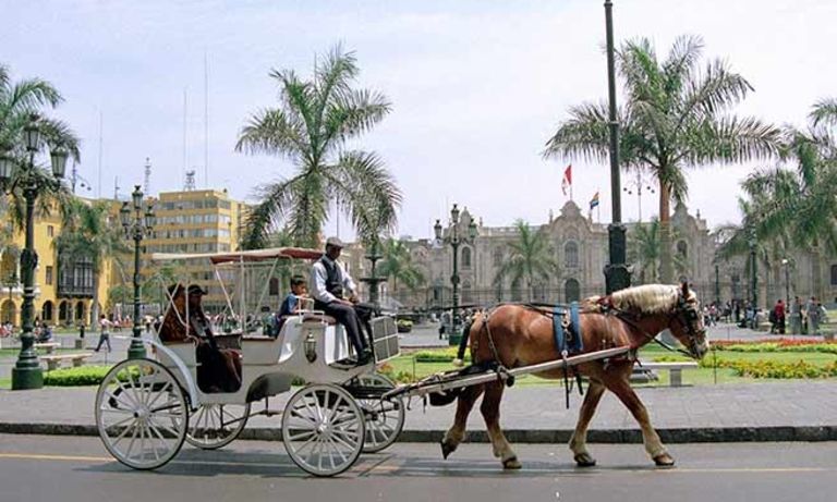 A horse carriage with people riding on it. Regional integration - Inter-American Development Bank - IDB