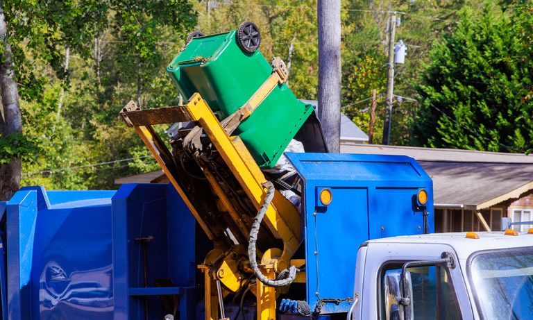 Truck working with solid waste - Solid waste - Inter American Development Bank - IDB