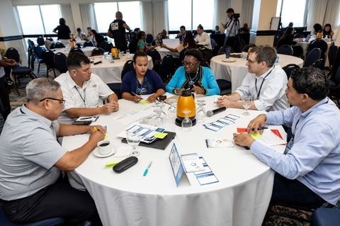 El evento se dividió en foros técnicos y de liderazgo donde los participantes intercambiaron sus experiencias y desafíos sobre la transformación digital de la salud.